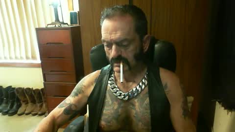 Snapshot of leathergreaser chatting on January 3, 2025, 3:16 am leathergreaser online show from January 3, 2025, 3:16 am