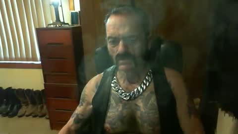 Snapshot of leathergreaser chatting on January 3, 2025, 10:08 pm leathergreaser online show from January 3, 2025, 10:08 pm