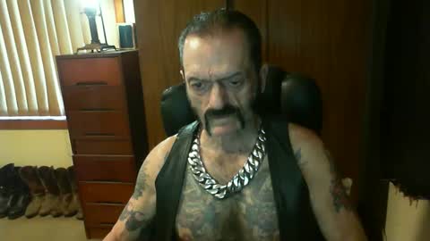 Snapshot of leathergreaser chatting on January 4, 2025, 10:55 pm leathergreaser online show from January 4, 2025, 10:55 pm