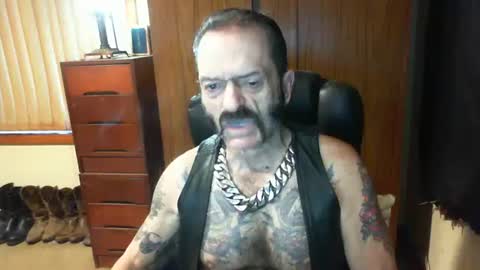 Snapshot of leathergreaser chatting on January 7, 2025, 7:17 pm leathergreaser online show from January 7, 2025, 7:17 pm