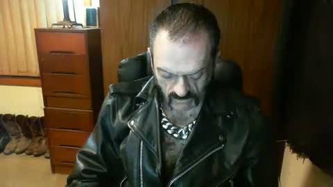 Snapshot of leathergreaser chatting on January 8, 2025, 6:09 pm leathergreaser online show from January 8, 2025, 6:09 pm
