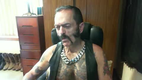 Snapshot of leathergreaser chatting on January 9, 2025, 2:01 am leathergreaser online show from January 9, 2025, 2:01 am