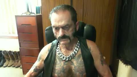 Snapshot of leathergreaser chatting on January 10, 2025, 2:04 am leathergreaser online show from January 10, 2025, 2:04 am