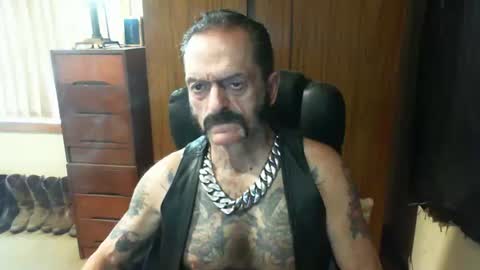 Snapshot of leathergreaser chatting on January 10, 2025, 11:18 pm leathergreaser online show from January 10, 2025, 11:18 pm