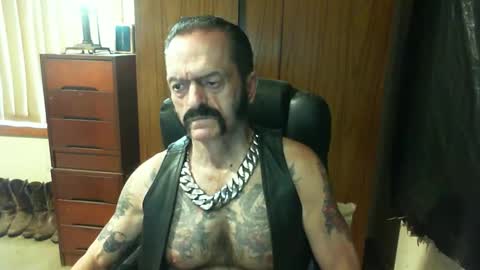Snapshot of leathergreaser chatting on January 16, 2025, 12:02 am leathergreaser online show from January 16, 2025, 12:02 am