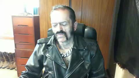 Snapshot of leathergreaser chatting on January 18, 2025, 12:24 am leathergreaser online show from January 18, 2025, 12:24 am