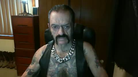 Snapshot of leathergreaser chatting on January 19, 2025, 7:26 pm leathergreaser online show from January 19, 2025, 7:26 pm