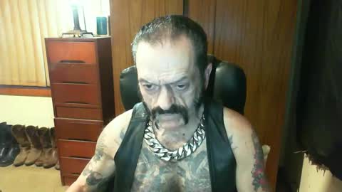 Snapshot of leathergreaser chatting on January 22, 2025, 6:52 pm leathergreaser online show from January 22, 2025, 6:52 pm