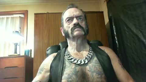 Snapshot of leathergreaser chatting on January 27, 2025, 11:54 pm leathergreaser online show from January 27, 2025, 11:54 pm