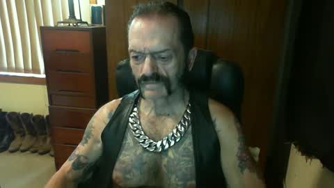 Snapshot of leathergreaser chatting on January 28, 2025, 10:12 pm leathergreaser online show from January 28, 2025, 10:12 pm