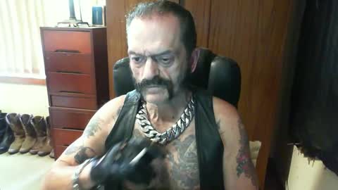 Snapshot of leathergreaser chatting on January 29, 2025, 2:19 am leathergreaser online show from January 29, 2025, 2:19 am