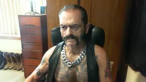 Snapshot of leathergreaser chatting on January 30, 2025, 1:55 am leathergreaser online show from January 30, 2025, 1:55 am
