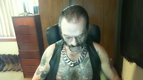 Snapshot of leathergreaser chatting on February 2, 2025, 10:28 pm leathergreaser online show from February 2, 2025, 10:28 pm