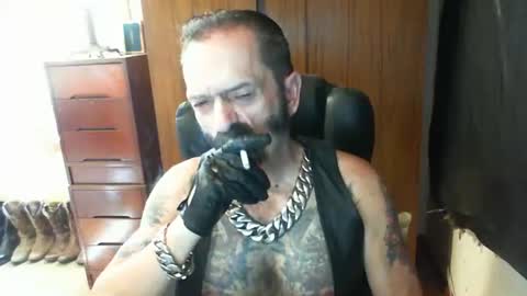 Snapshot of leathergreaser chatting on February 3, 2025, 5:40 am leathergreaser online show from February 3, 2025, 5:40 am
