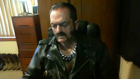 Snapshot of leathergreaser chatting on February 3, 2025, 10:54 pm leathergreaser online show from February 3, 2025, 10:54 pm