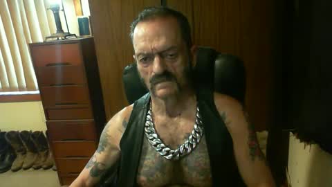 Snapshot of leathergreaser chatting on February 4, 2025, 11:49 pm leathergreaser online show from February 4, 2025, 11:49 pm