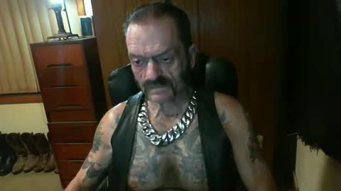 Snapshot of leathergreaser chatting on February 5, 2025, 6:04 pm leathergreaser online show from February 5, 2025, 6:04 pm