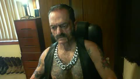 Snapshot of leathergreaser chatting on February 8, 2025, 10:08 pm leathergreaser online show from February 8, 2025, 10:08 pm