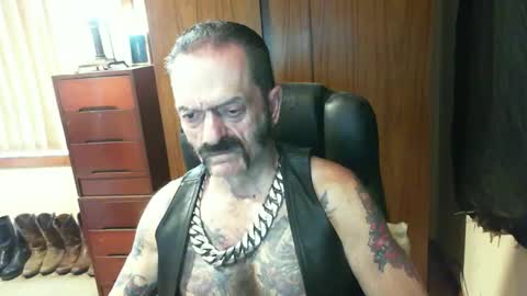 Snapshot of leathergreaser chatting on February 9, 2025, 10:43 pm leathergreaser online show from February 9, 2025, 10:43 pm