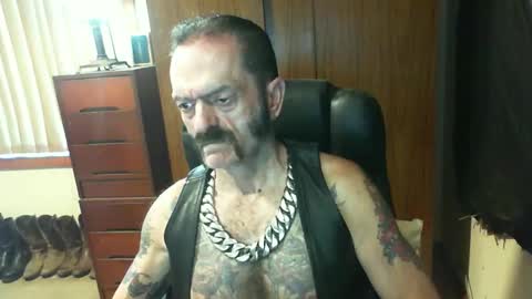 Snapshot of leathergreaser chatting on February 10, 2025, 9:25 pm leathergreaser online show from February 10, 2025, 9:25 pm