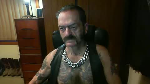 Snapshot of leathergreaser chatting on February 14, 2025, 7:23 pm leathergreaser online show from February 14, 2025, 7:23 pm