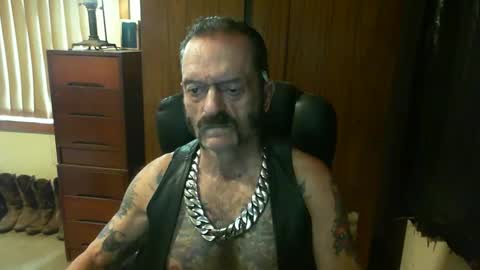 Snapshot of leathergreaser chatting on February 18, 2025, 11:41 pm leathergreaser online show from February 18, 2025, 11:41 pm
