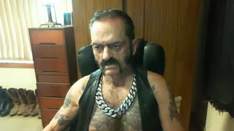 Snapshot of leathergreaser chatting on February 21, 2025, 12:16 am leathergreaser online show from February 21, 2025, 12:16 am