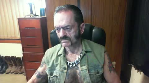 Snapshot of leathergreaser chatting on February 21, 2025, 6:59 pm leathergreaser online show from February 21, 2025, 6:59 pm