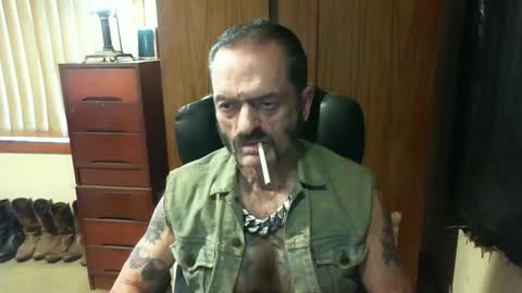 Snapshot of leathergreaser chatting on February 23, 2025, 10:53 pm leathergreaser online show from February 23, 2025, 10:53 pm