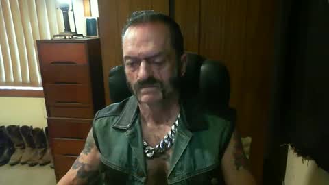 Snapshot of leathergreaser chatting on February 25, 2025, 12:03 am leathergreaser online show from February 25, 2025, 12:03 am