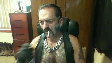Snapshot of leathergreaser chatting on March 1, 2025, 10:10 pm leathergreaser online show from March 1, 2025, 10:10 pm