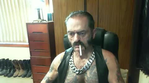 Snapshot of leathergreaser chatting on March 4, 2025, 1:23 am leathergreaser online show from March 4, 2025, 1:23 am