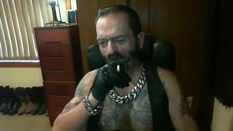 Snapshot of leathergreaser chatting on March 4, 2025, 11:00 pm leathergreaser online show from March 4, 2025, 11:00 pm