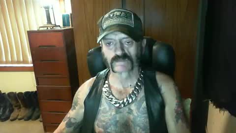 Snapshot of leathergreaser chatting on March 11, 2025, 5:49 am leathergreaser online show from March 11, 2025, 5:49 am