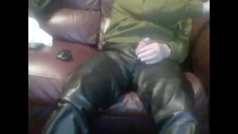 Snapshot of leatherpants68 chatting on September 27, 2025, 8:58 pm leatherpants68 online show from September 27, 2025, 8:58 pm