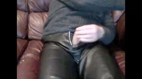 Snapshot of leatherpants68 chatting on February 25, 2026, 8:40 pm leatherpants68 online show from February 25, 2026, 8:40 pm