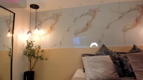    online show from October 13, 2025, 11:05 pm