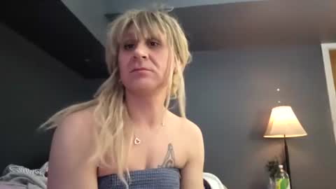 Snapshot of leavemealonex chatting on January 19, 2026, 8:51 am Control your own trans girl online show from January 19, 2026, 8:51 am