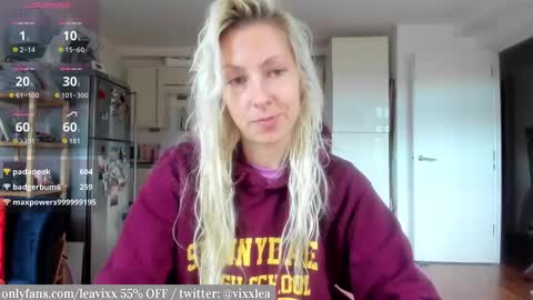 LeaVixx online show from November 4, 2025, 3:11 pm