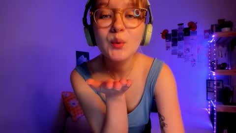 Snapshot of leazy_peasy chatting on November 25, 2025, 5:51 am Ellie online show from November 25, 2025, 5:51 am