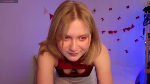 Snapshot of leazy_peasy chatting on May 27, 2026, 7:05 am Ellie online show from May 27, 2026, 7:05 am