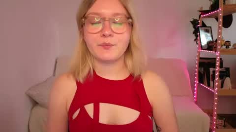 Snapshot of leazy_peasy chatting on July 28, 2026, 7:04 am Ellie online show from July 28, 2026, 7:04 am