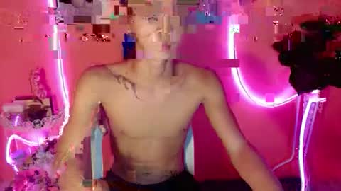 leemoreno18 online show from September 19, 2025, 3:30 am