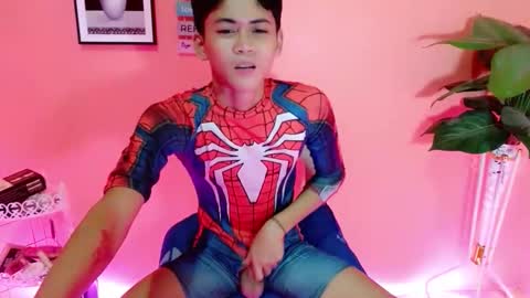 leemoreno18 online show from October 7, 2025, 1:41 pm