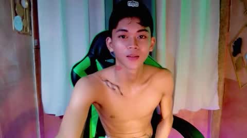 leemoreno18 online show from October 24, 2025, 10:11 am