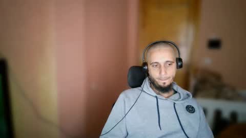 lefrenchiies online show from November 20, 2025, 7:52 am