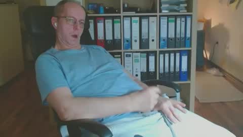 Snapshot of lefti27 chatting on February 19, 2026, 11:23 pm Dave online show from February 19, 2026, 11:23 pm