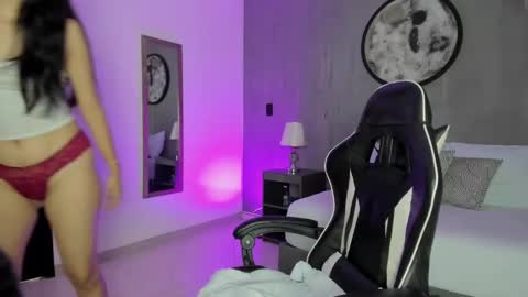 L E I A online show from November 19, 2025, 12:16 pm