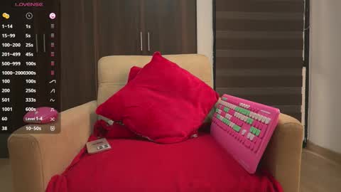 Snapshot of leiaah__ chatting on October 30, 2025, 7:14 pm Leah online show from October 30, 2025, 7:14 pm