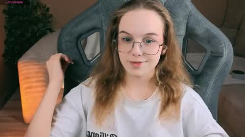 Snapshot of leiamurphy chatting on May 10, 2026, 1:27 pm Leia online show from May 10, 2026, 1:27 pm